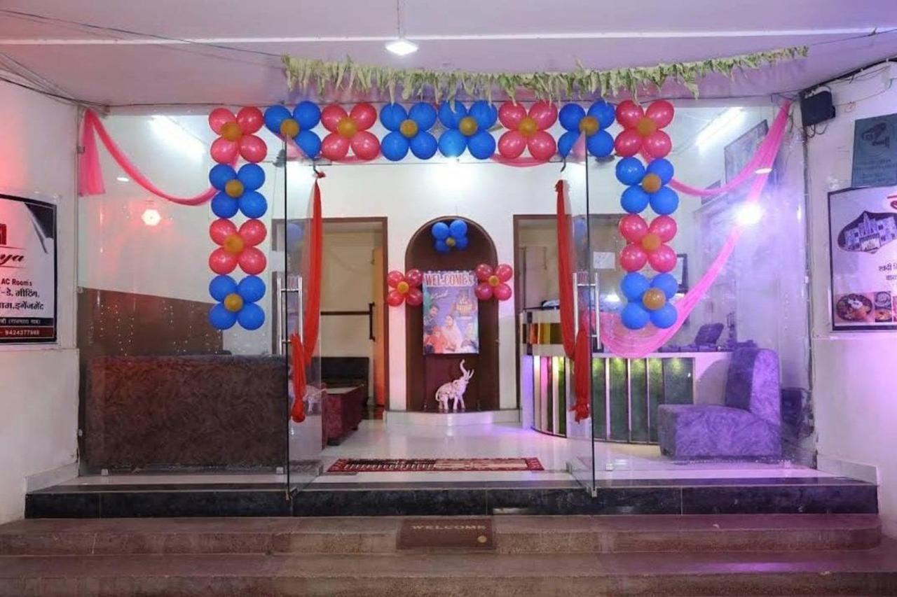 Hotel Kumkum Chhaya Panna ภายนอก รูปภาพ